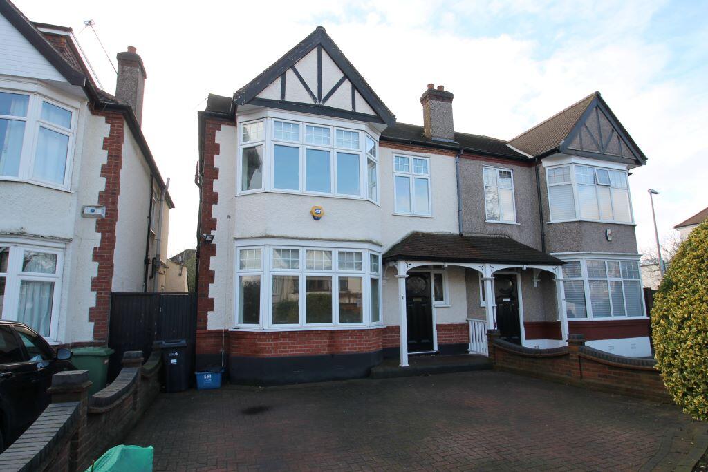 5 bed property in Seagry Road, London